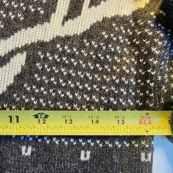 J. Crew Intarsia Reindeer Wool V-neck Sweater size M - Picture 10 of 12